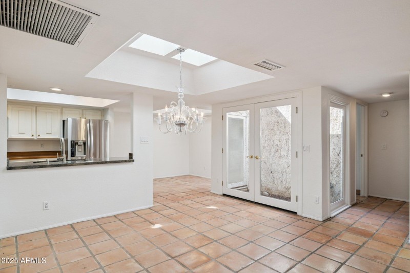 12-web-or-mls-7702-n-via-camello-del-nor