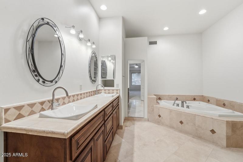 722 W Moon Valley Dr-38