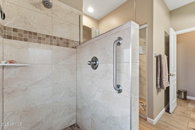 028-primary-bathroom