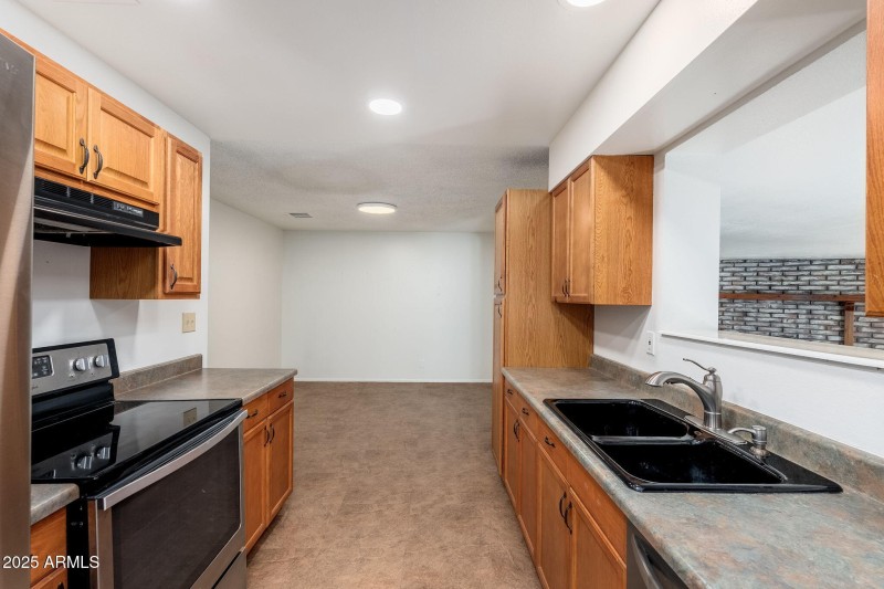 3215 W Sharon Ave, 11-06 - 05