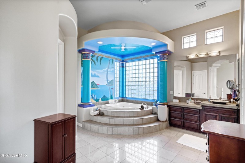 25-Large Primary Bathroom