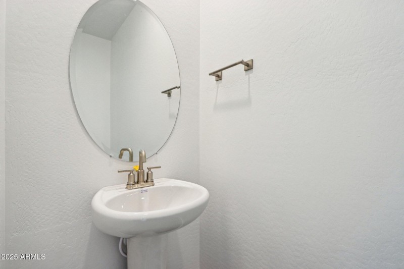 30-web-or-mls-W Camden Ave-S0711-030