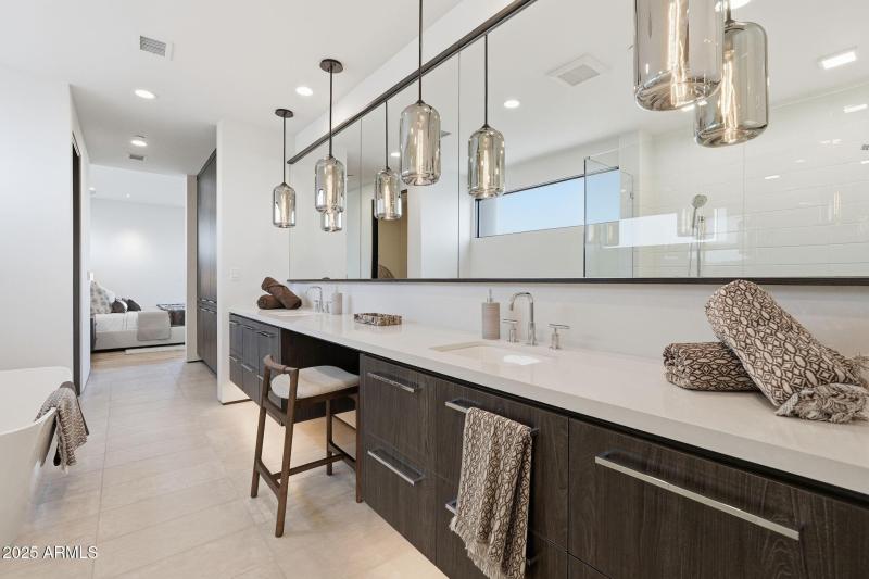 039_Primary Bathroom