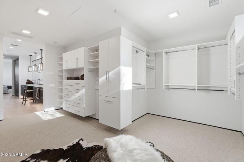 041_Primary Walkin Closet