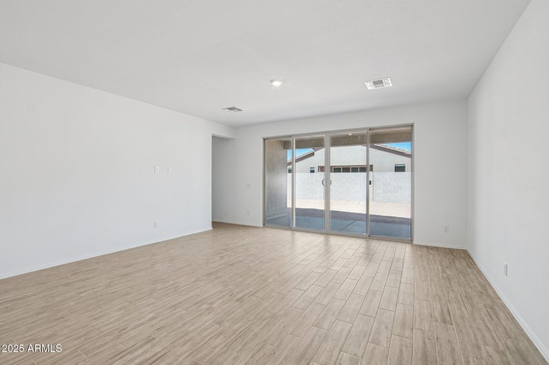 8-web-or-mls-W Mellen Ln-S3009-008