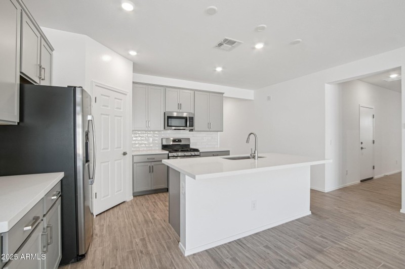 10-web-or-mls-W Mellen Ln-S3009-010