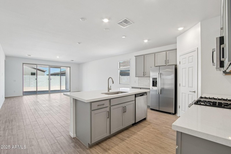 11-web-or-mls-W Mellen Ln-S3009-011