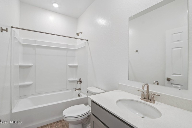 21-web-or-mls-W Mellen Ln-S3009-021