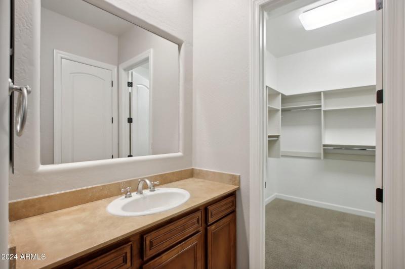 32-web-or-mls-E Via De Vaquero Dr-032