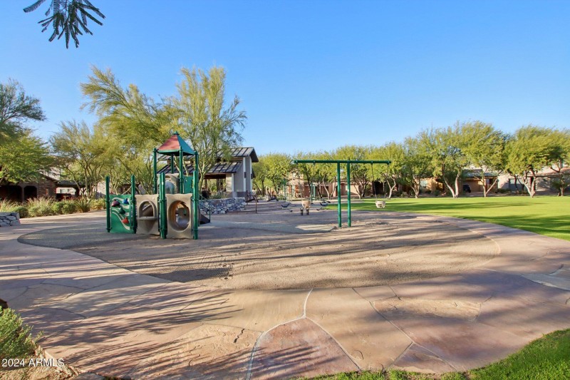 49-web-or-mls-E Via De Vaquero Dr-049