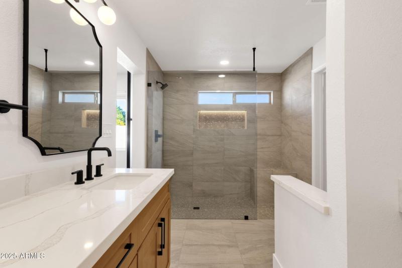 34-web-or-mls-14421-n-45th-st