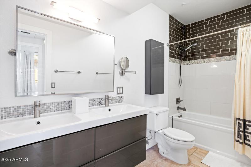 22-19777 n 76th Unit 2293 QA_22