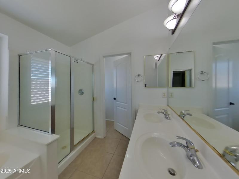 8_pc_drm4JFBUsS_vfgNpTEVCt_layout_1