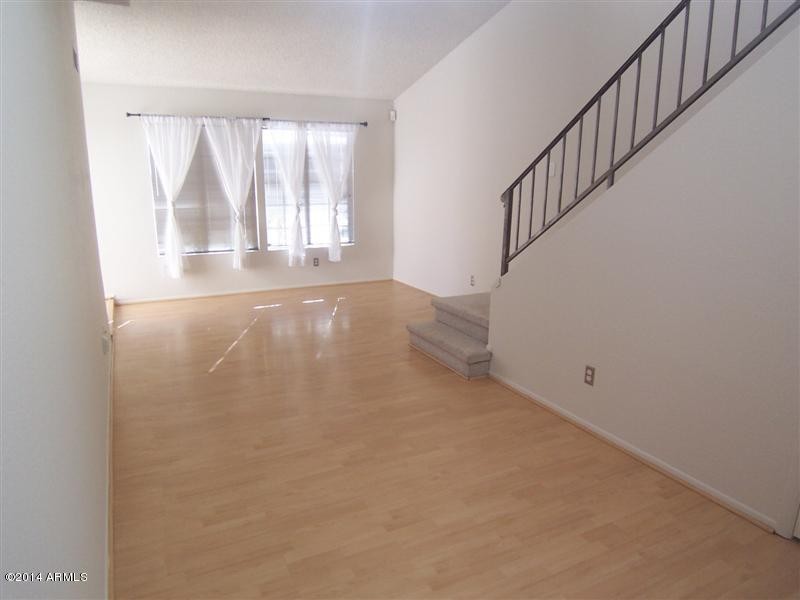 Belleview - living 2 (Medium)