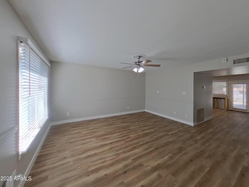 2_pc_vhAVlP4o58_ne9T5JKf7E_layout_1