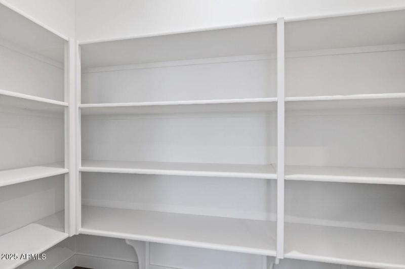 22-web-or-mls-Pantry
