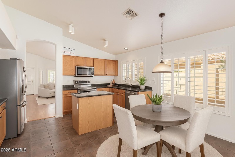 7a5dfe5f-1b72-4327-b64f-86b2d282e221