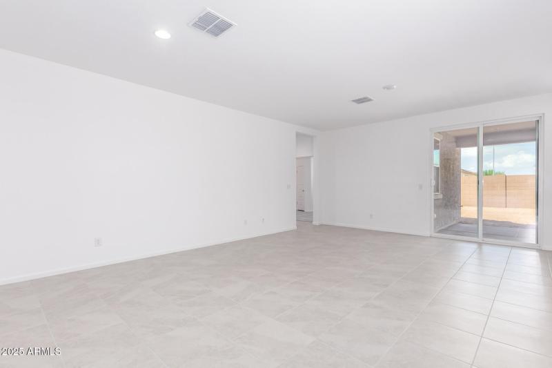 0008-07 - Marguerite