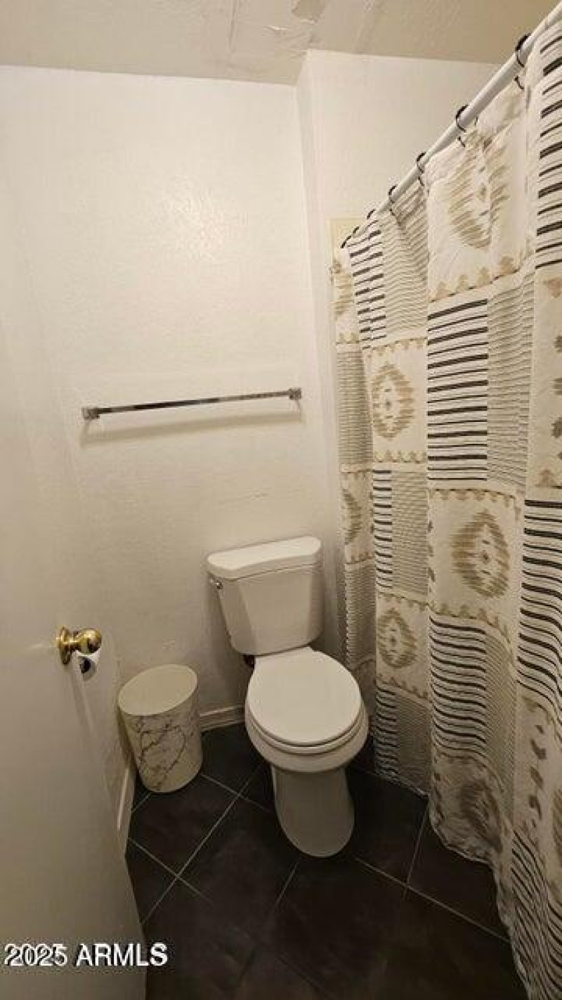 20251010213611822160000000-o