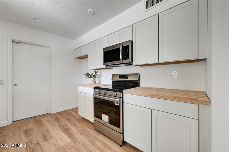 15-Kitchen Detail II