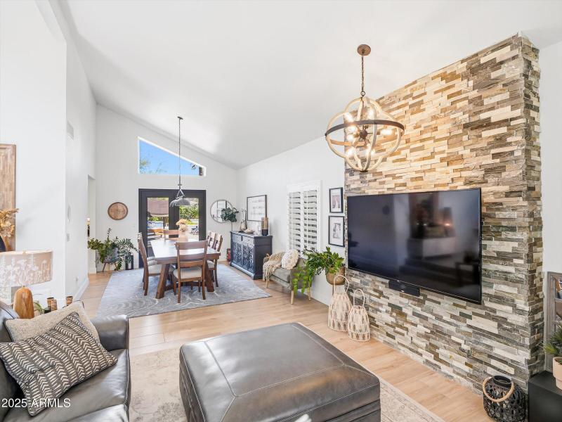 14-10178 E San Salvador Dr-14