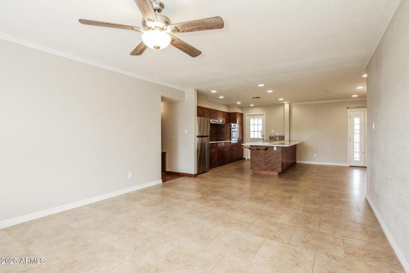 003-photo-living-room-13609756