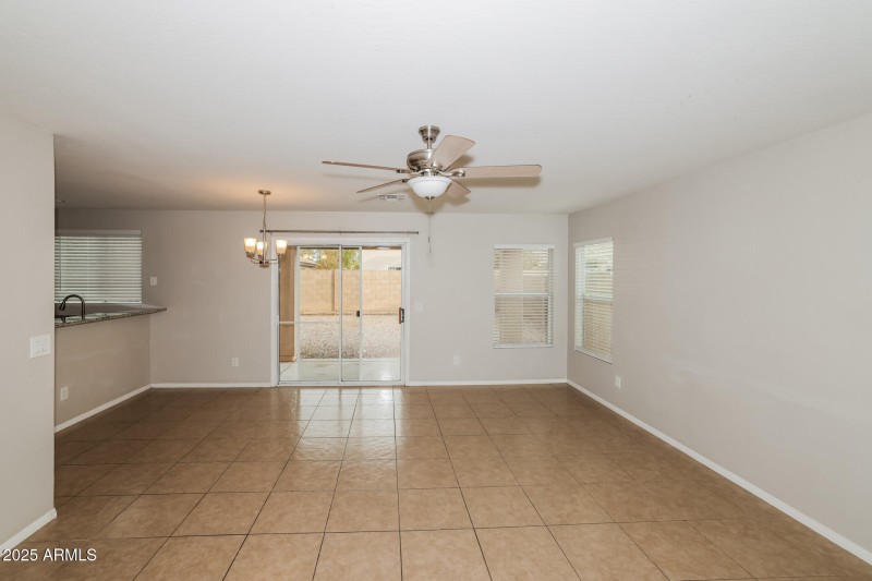 005-photo-living-room-13327395