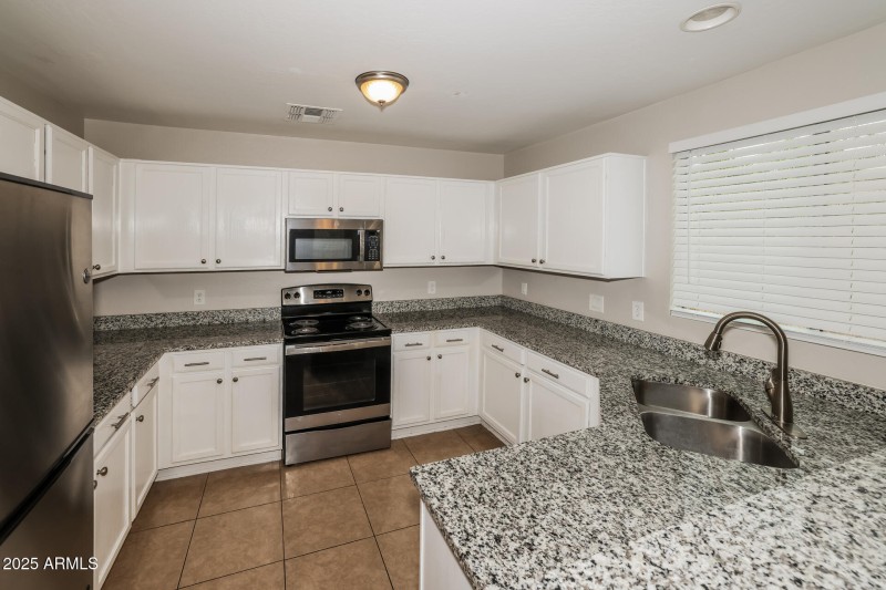 007-photo-kitchen-13327393