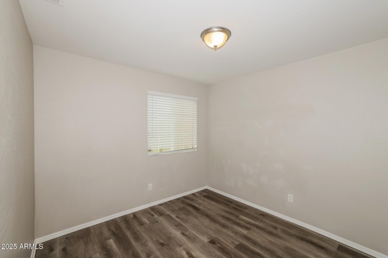 012-photo-bedroom-13327387