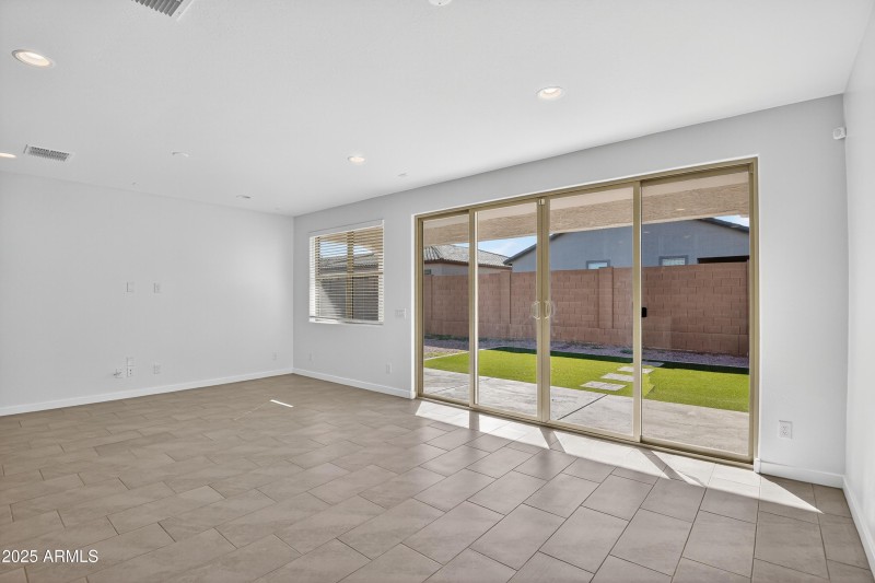 11_2555_W_Sunland_Ave_Phoenix_AZ_85041_U