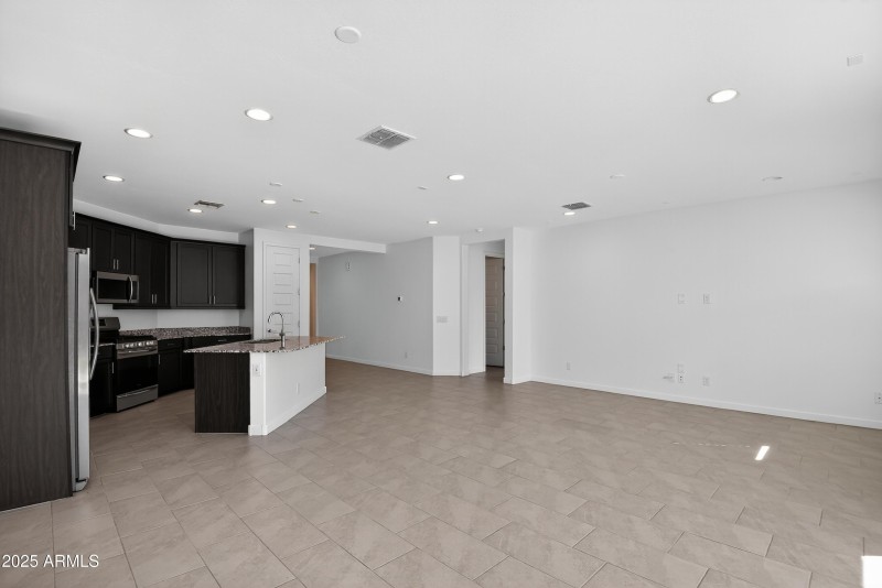 18_2555_W_Sunland_Ave_Phoenix_AZ_85041_U