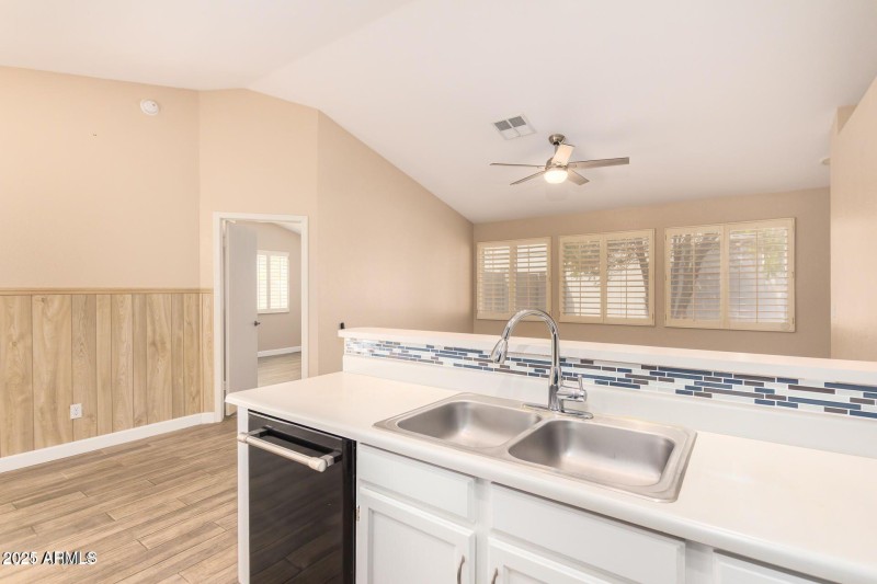 Kitchen breakfast bar