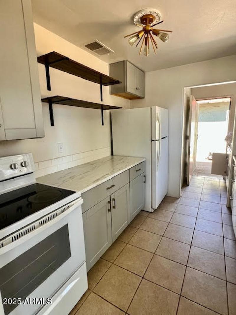 1321 S College Kitchen-3