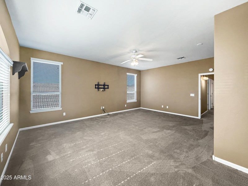 Spacious Upstairs Bedroom or Loft