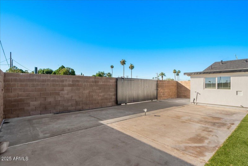 31-Back yard and RV parking