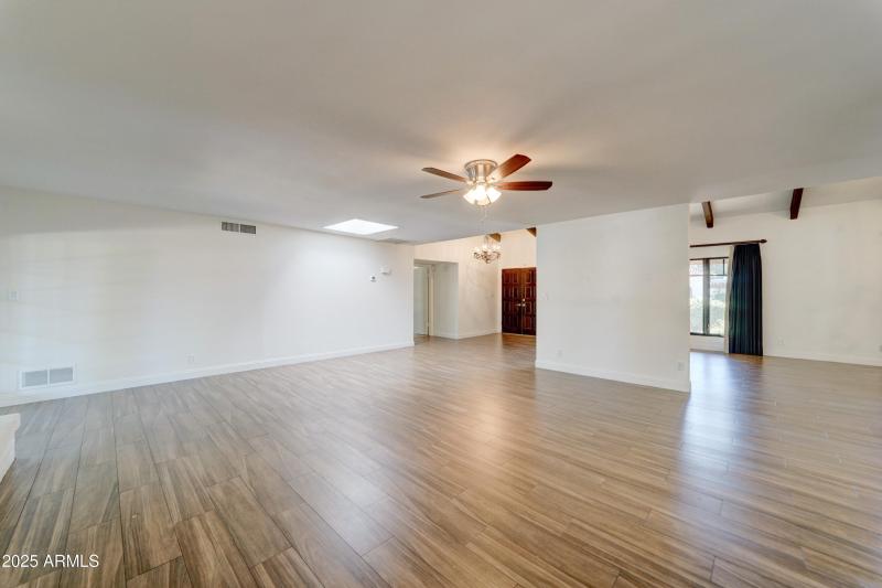 8046 E Del Caverna Dr-11