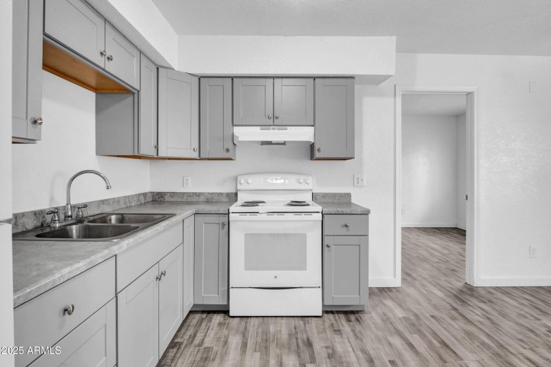 9-custom-1123 W Fillmore St-9