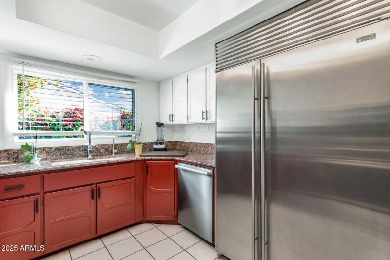 3234 E Larkspur Dr-large-009-020-TOD0990