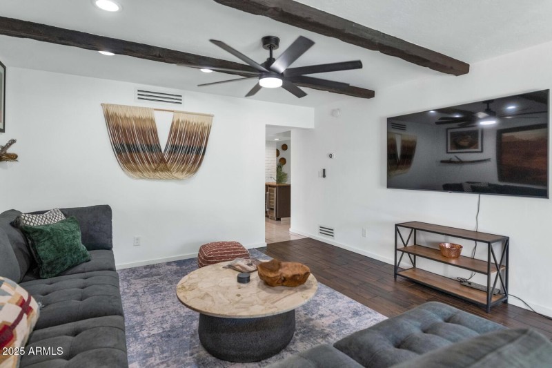 3234 E Larkspur Dr-large-012-014-TOD0997