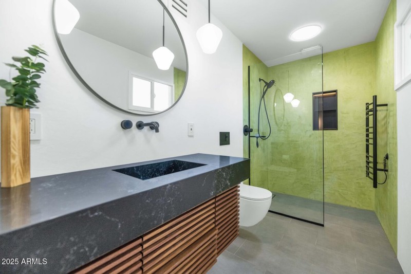 3234 E Larkspur Dr-large-015-019-TOD1002