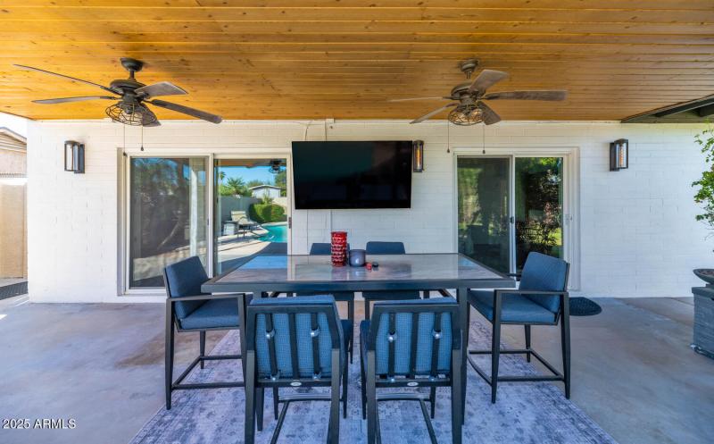 3234 E Larkspur Dr-large-023-023-TOD1009