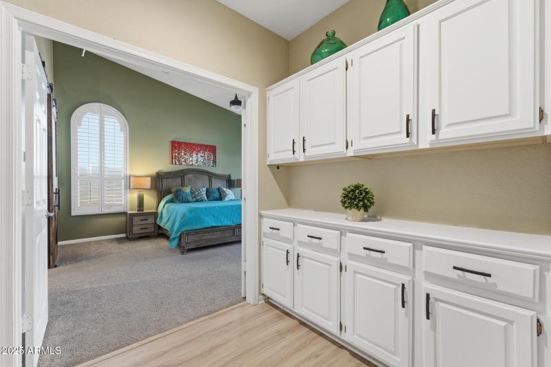021-primary-bedroom