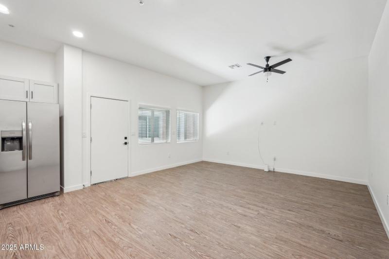 5-web-or-mls-3031 W Northern Ave Unit 10