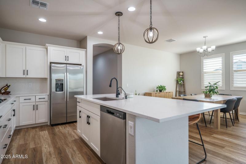 4) KITCHEN