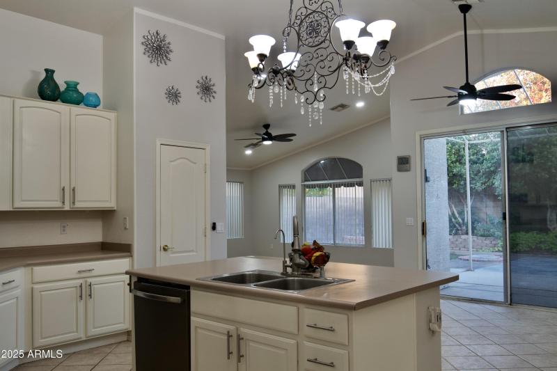 57B3A5BF-1B2A-4CF9-8BD1-9298F450966B_1_2