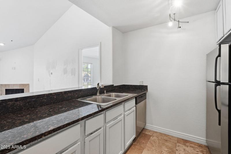 LOOK AT THE COUNTER SPACE!!