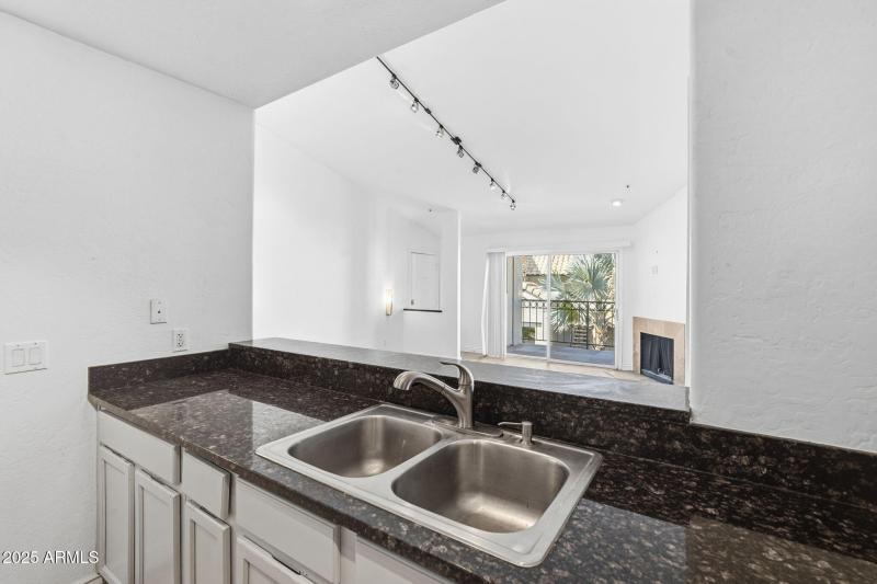 KITCHEN OPENS TO THE GREATROOM