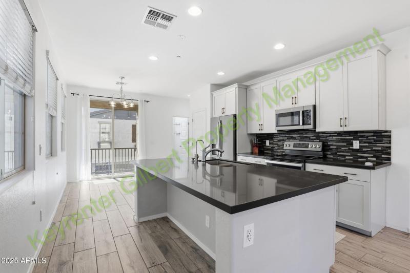 19-web-or-mls-4106 E Rolling Ridge Rd Qu