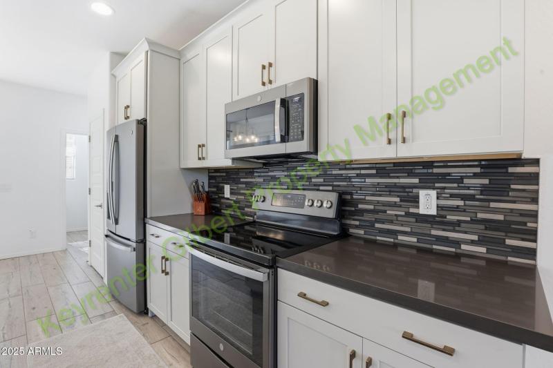 21-web-or-mls-4106 E Rolling Ridge Rd Qu