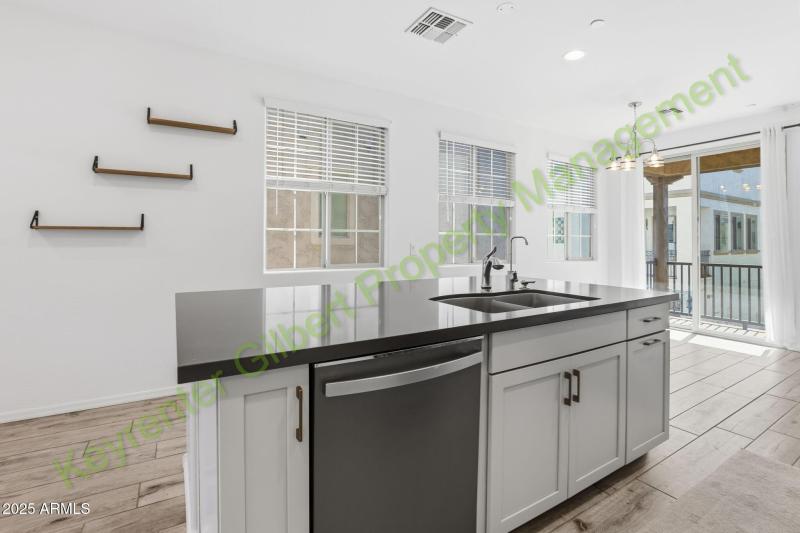 22-web-or-mls-4106 E Rolling Ridge Rd Qu